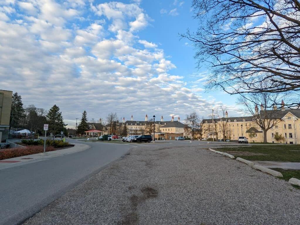 Condo On State Hospital Grounds! Traverse City Eksteriør billede