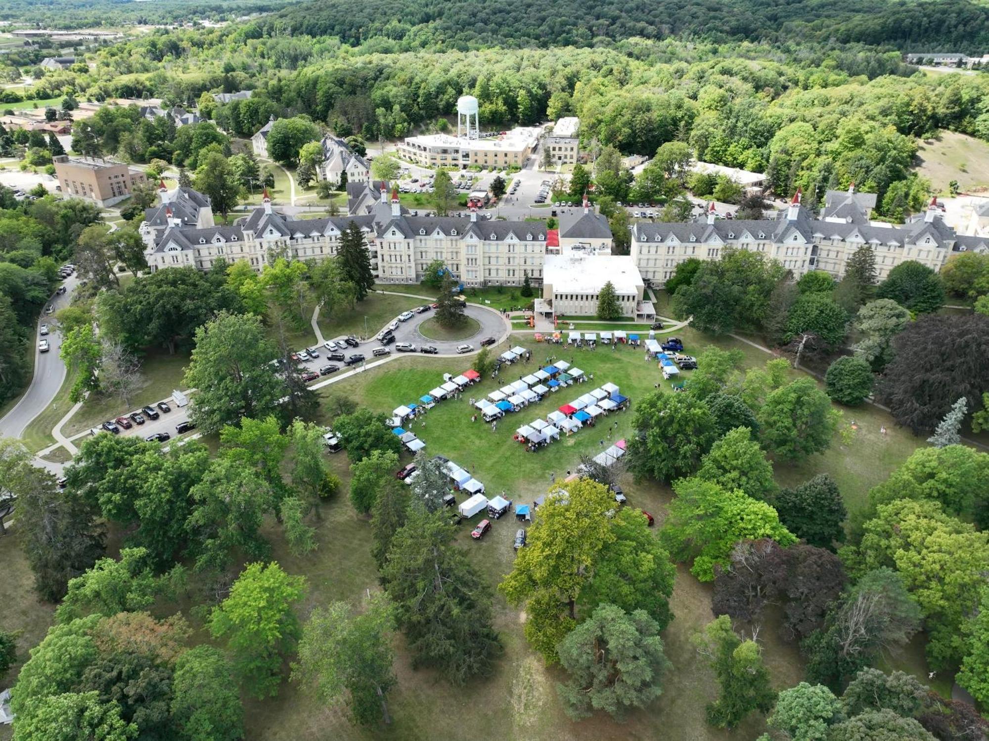 Condo On State Hospital Grounds! Traverse City Eksteriør billede